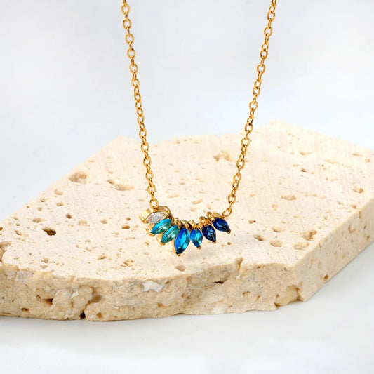 Necklace with white zirconium/gradual blue