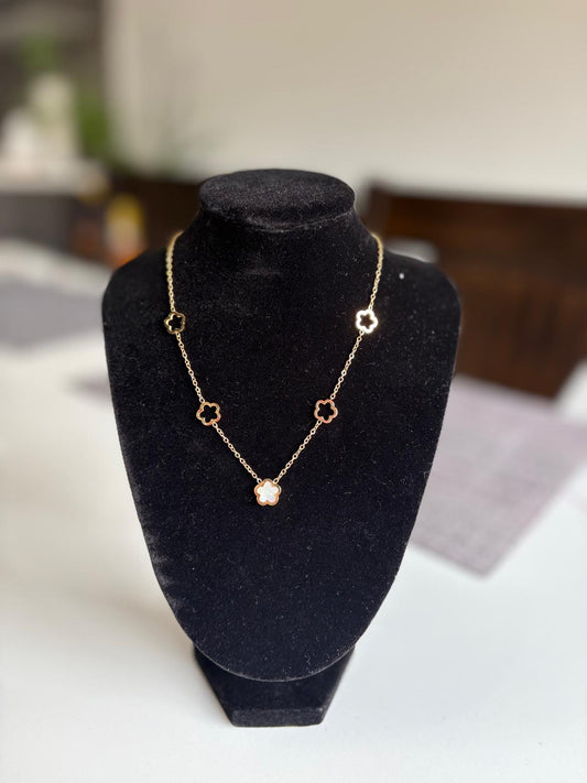 5 Small Pearl Flower Necklace - Gold