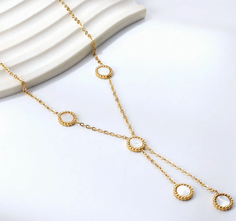 5 Round White  Horizontal Shell Pendant Necklace