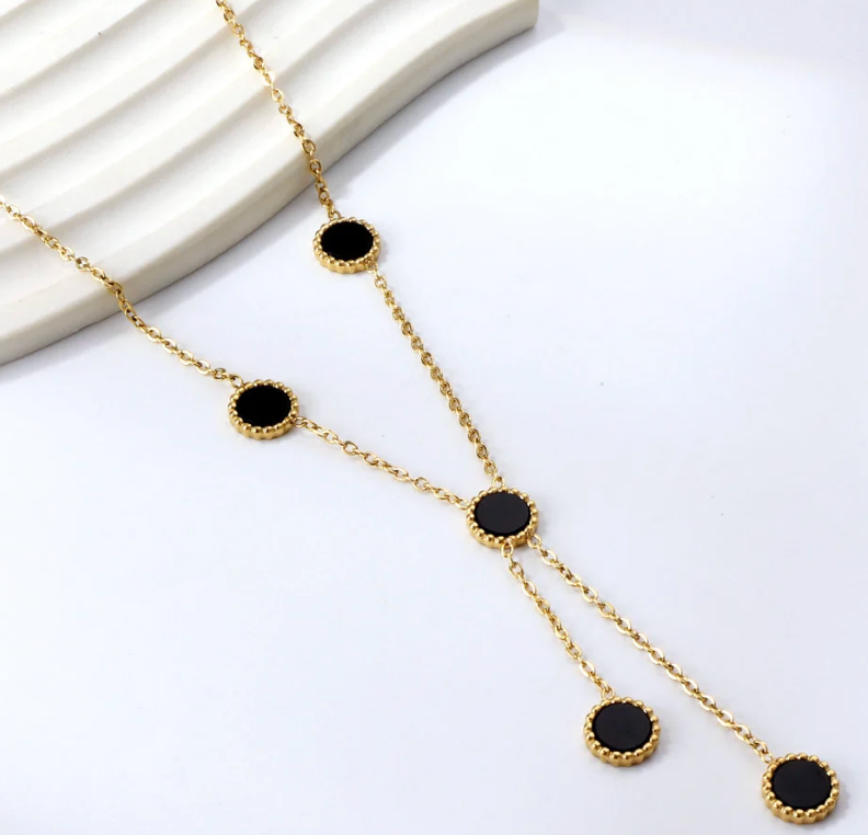5 Round Black Horizontal Shell Pendant Necklace